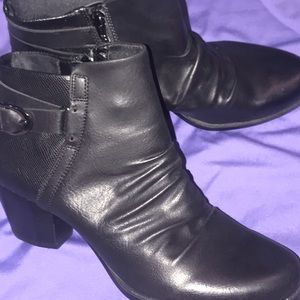 Ankle boots, Black, Baretraps size 81/2M